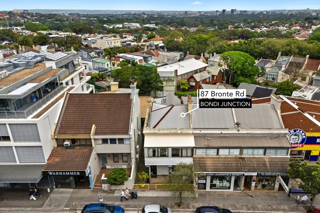 Bondi Junction 4chambre Substantial 2 storey commercial/residential terrace on the doorstep to retail/business district. Renovation or redevelopment opportunity.