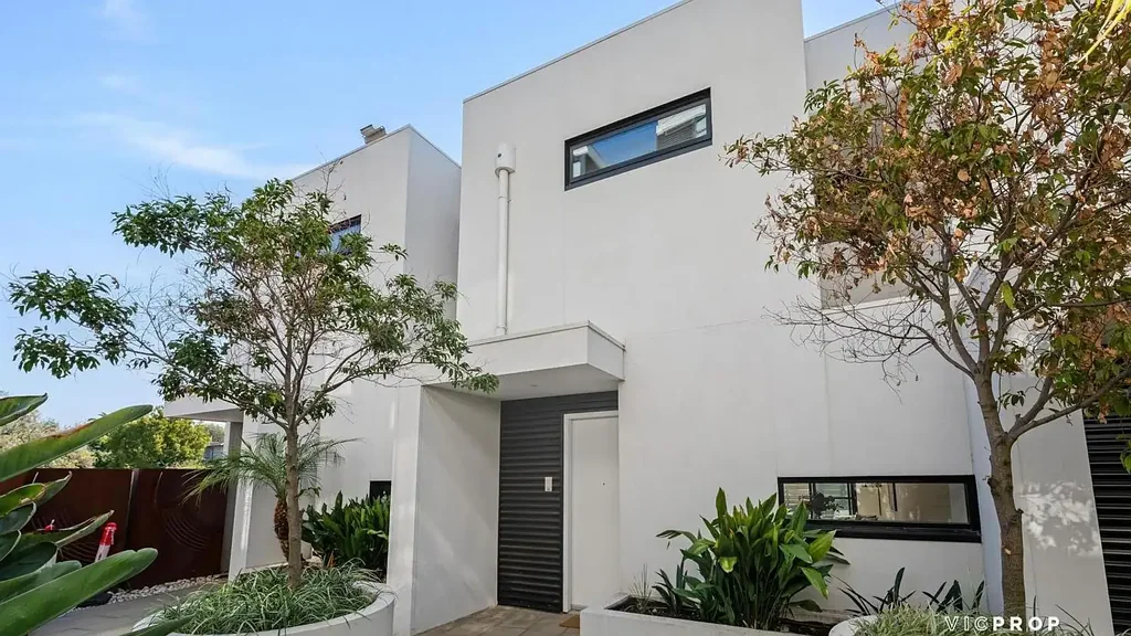 Ivanhoe 2બેડરૂમ Stylish Double-Storey Townhouse in Prime Ivanhoe Location