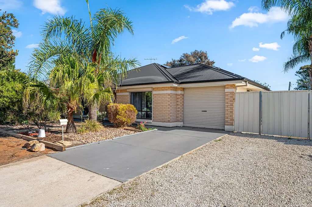 Comfortable Living with Practical Perks: Your Smithfield Haven