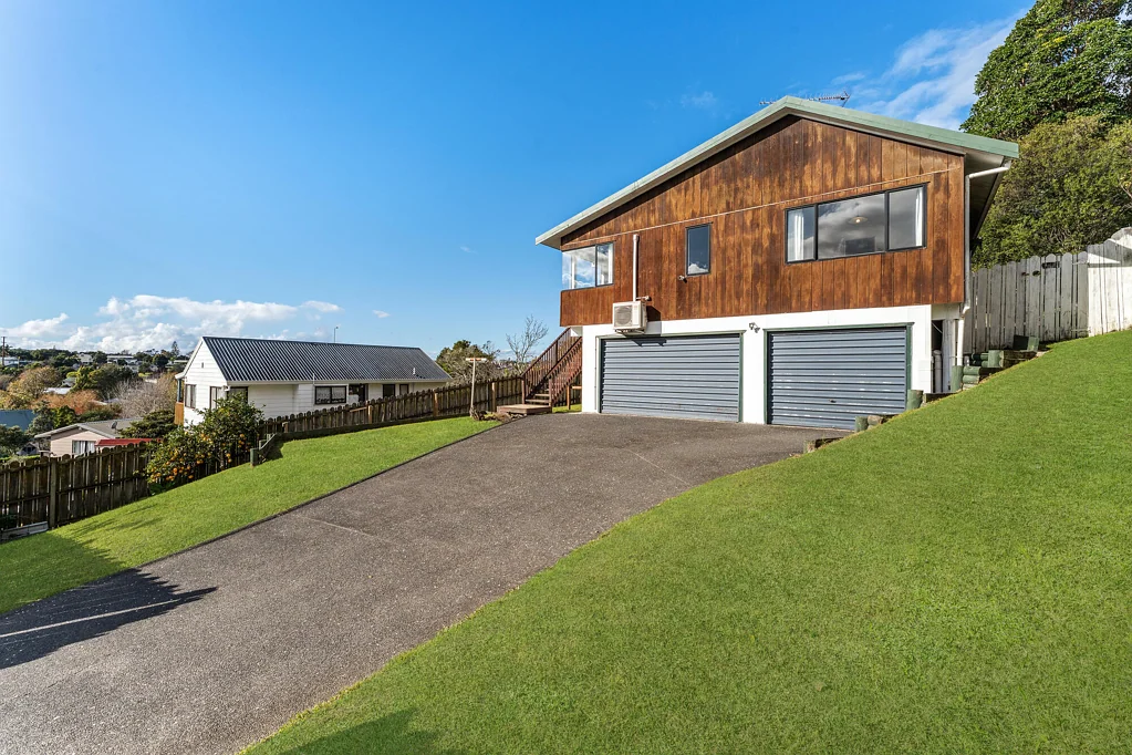 Totara Vale 4房 优质家庭住宅！未来潜力+宽敞空间+舒适便利，靠近学校/高速入口！ Fine Family Living with Plenty of Potential