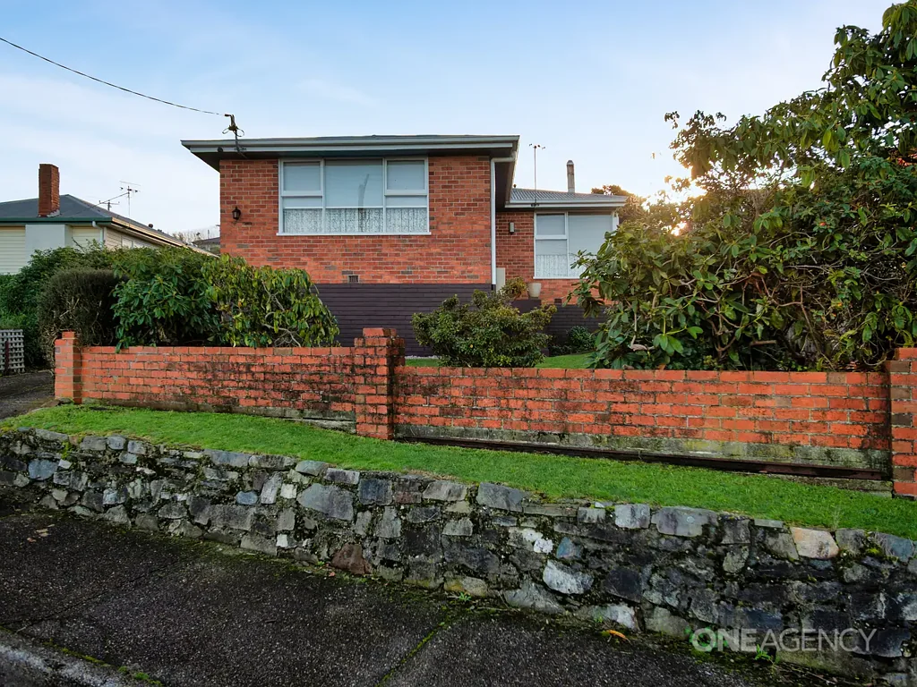 Havenview 3房  Sweeping Views, Solid Bones And Endless Potential - Your Havenview Opportunity Awaits!
