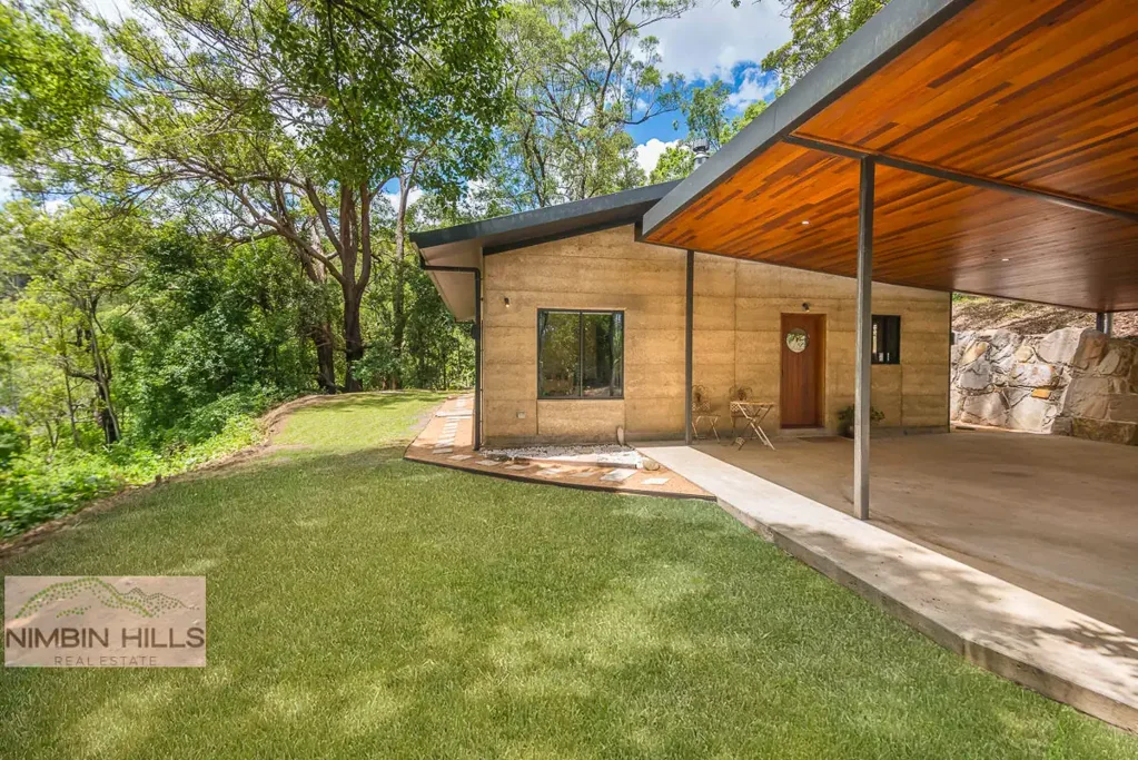 Jiggi 2Moenga Off-Grid Luxury in the Hills