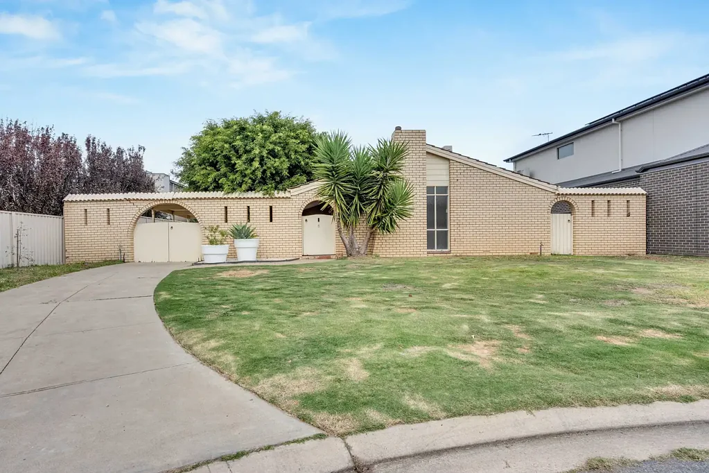 3 Bedroom Coastal Living in Quiet Cul-de-Sac