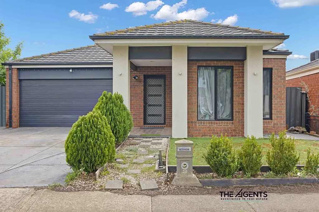 A beautifully presented family home offering comfort, space and everyday convenience in a fantastic Tarneit location.