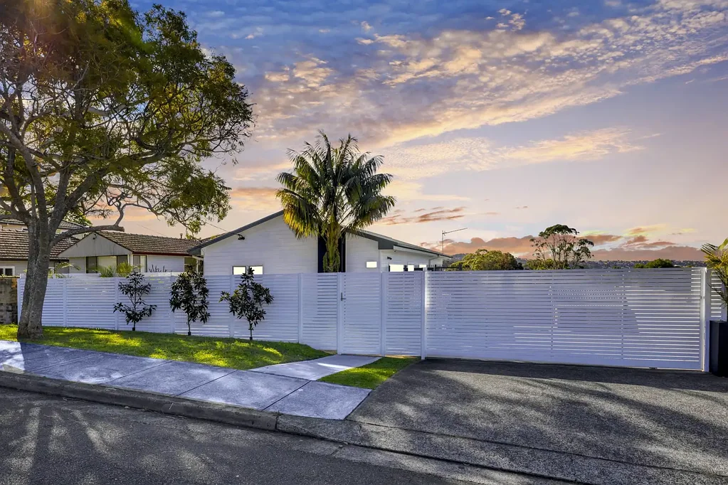Spacious Family Haven with Flexible Living