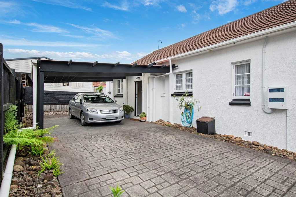 Whau Valley 2房  Cozy Character Cottage - Owner wants it Sold