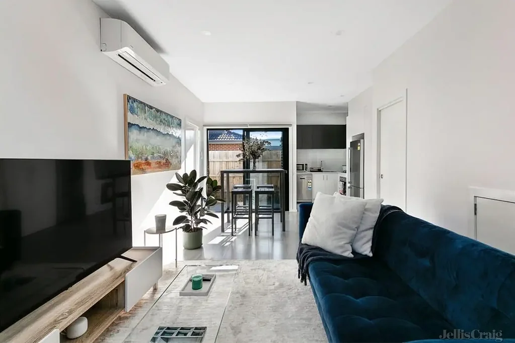 Stunning, Striking and Impressive Townhouse in Enviable Location!