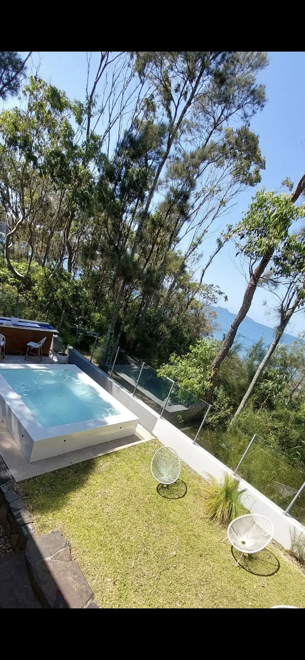 Maloneys Beach 3房  Absolute beachfront architect designed home