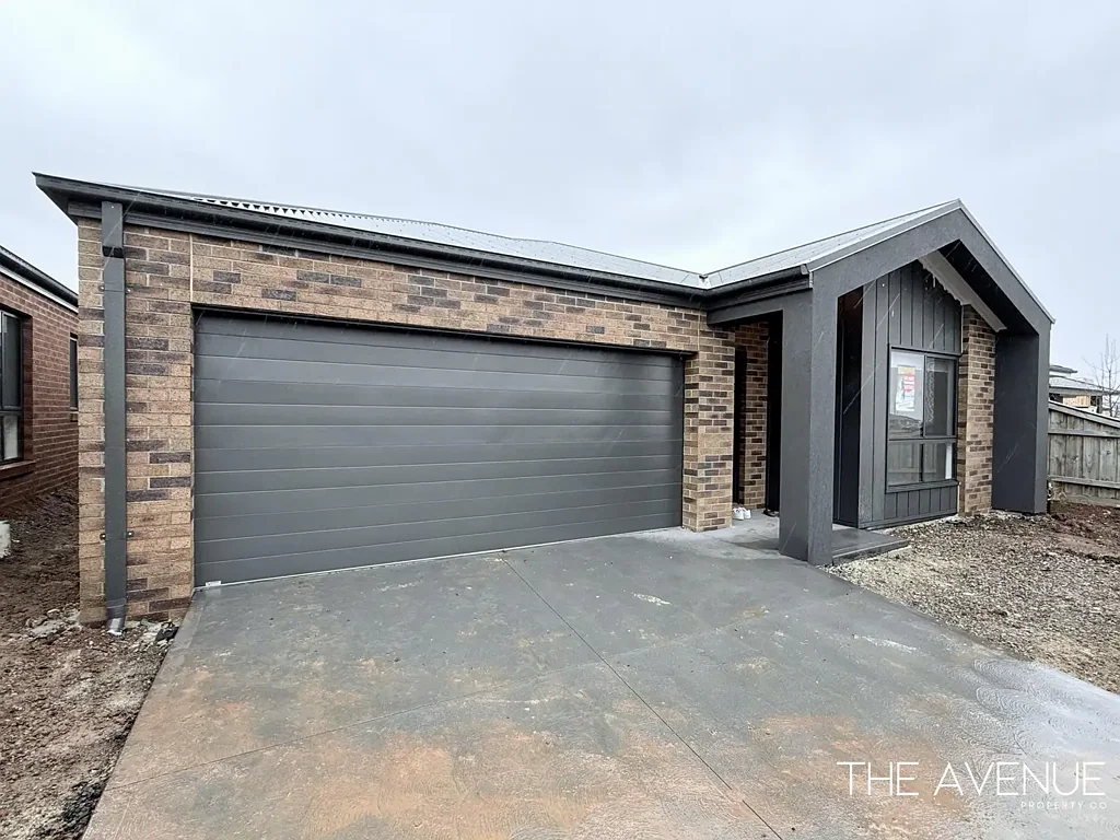Fraser Rise 4Moenga BRAND NEW, STYLISH, TURNKEY & SOPHISTICATED FAMILY RETREAT