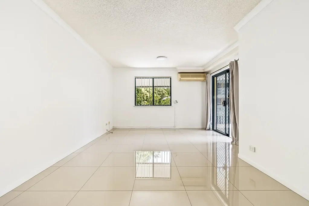 Freshly Updated Apartment in Prime Greenslopes Location!