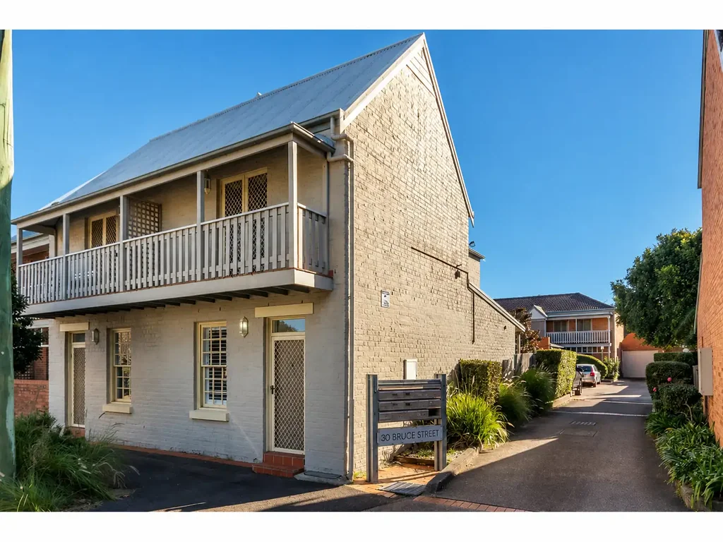 Cooks Hill 2房  Timeless soul meets contemporary chic in a vibrant urban-coastal location
