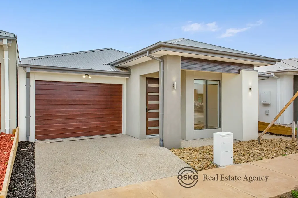 🏡✨ BRAND NEW LUXURY LIVING IN WERRIBEE - 2 MASTER SUITES, WIP & REFRIGERATED COOLING! ✨🏡