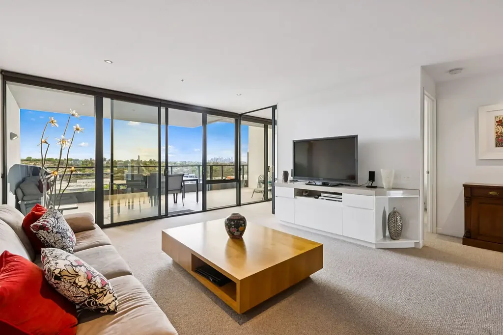 Glen Iris 3房 酒店式设施齐全 安全低维护 超市咖啡馆正上方 CBD机场快速达 露台瞰CBD天际线 Miele高端电器 配备泳池健身房 地下车位储物笼 Luxury Apartment, Spacious Terrace, City Views