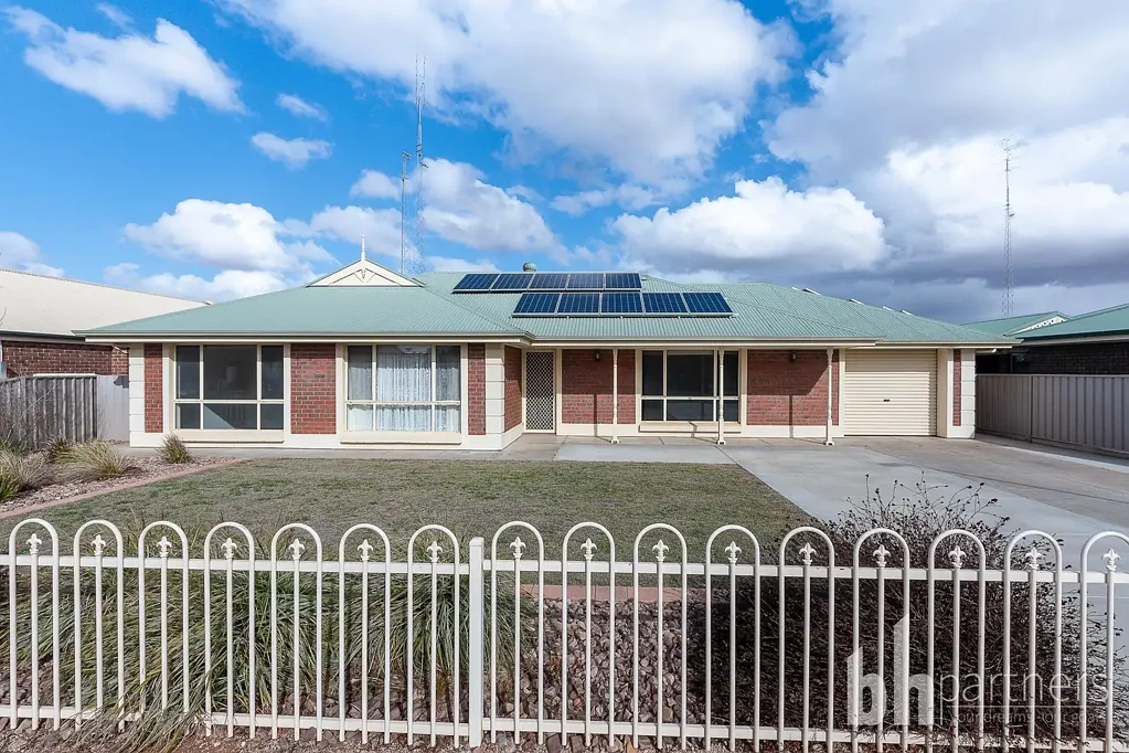 Waikerie 3ਬੈੱਡਰੂਮ Neat & Tidy Home with Shedding and Entertaining Space