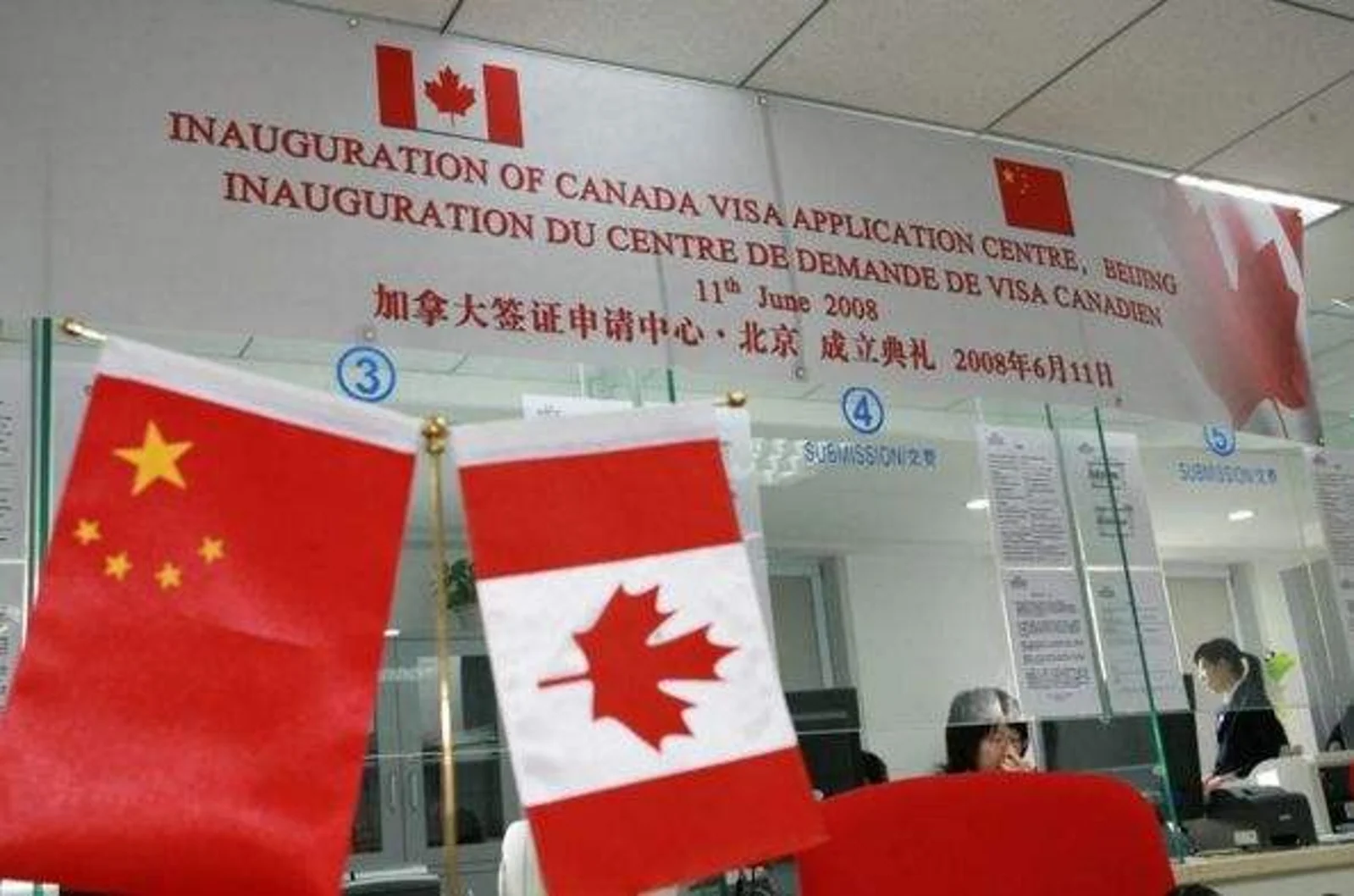 厉害了！中国人申加签证数疯涨！加拿大要用机器审批！