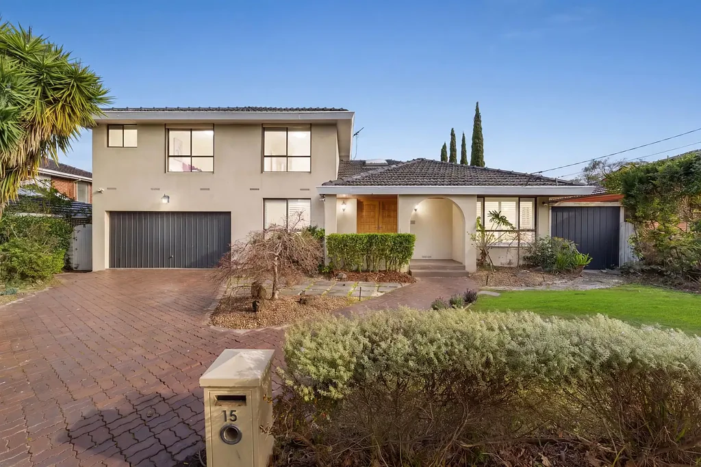 Mount Waverley 4બેડરૂમ ENTERTAINING ENVY - STROLL TO THE VILLAGE