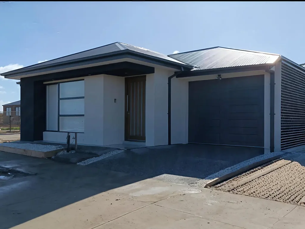 Tarneit 4房 现代四房住宅 优越Tarneit位置 厨师厨房升级 宽敞卧室舒适 时尚浴室设计 高端装修细节 步行可达学校 节能环保设计 10k FHOG & STAMP DUTY SAVING, Enquire about Brand new Modern House, 4 Bedrooms | 🛁 2 Bathrooms+ Powder Room | 🚗 1-Car Garage+ Driveway Parking.