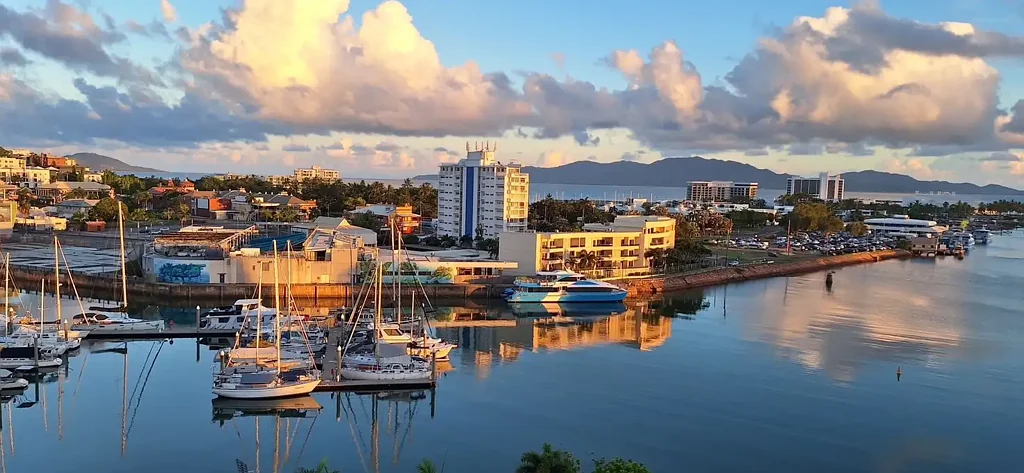 South Townsville 3ห้องนอน Executive Living with Panoramic Views
