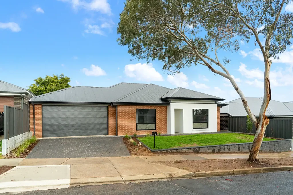 Enfield 3 Bedroom Stunning brand spanking new, premium quality home with double width garage.