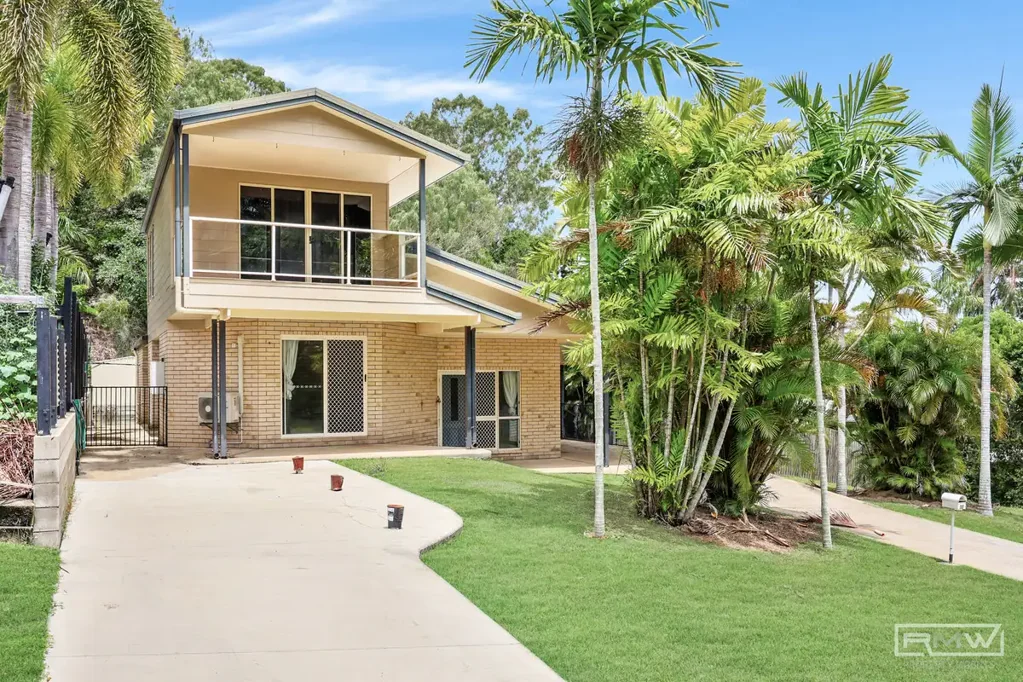 Taranganba 4બેડરૂમ Coastal Comfort and Everyday Convenience in Taranganba