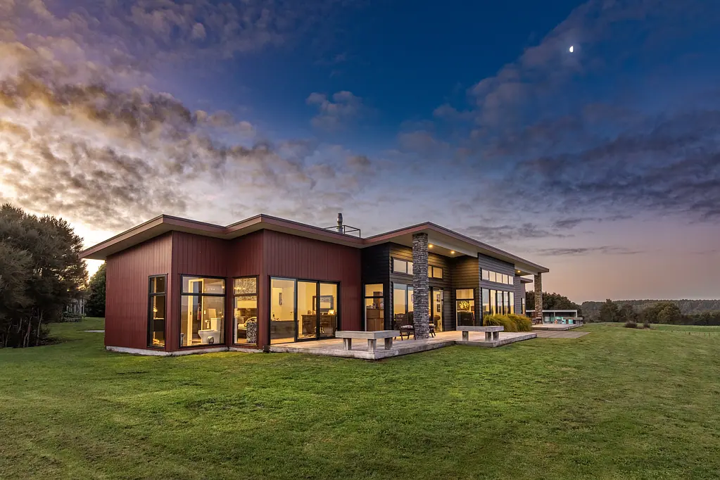 Lake Taupo (West)  Private 40 hectares with Architect-Designed home