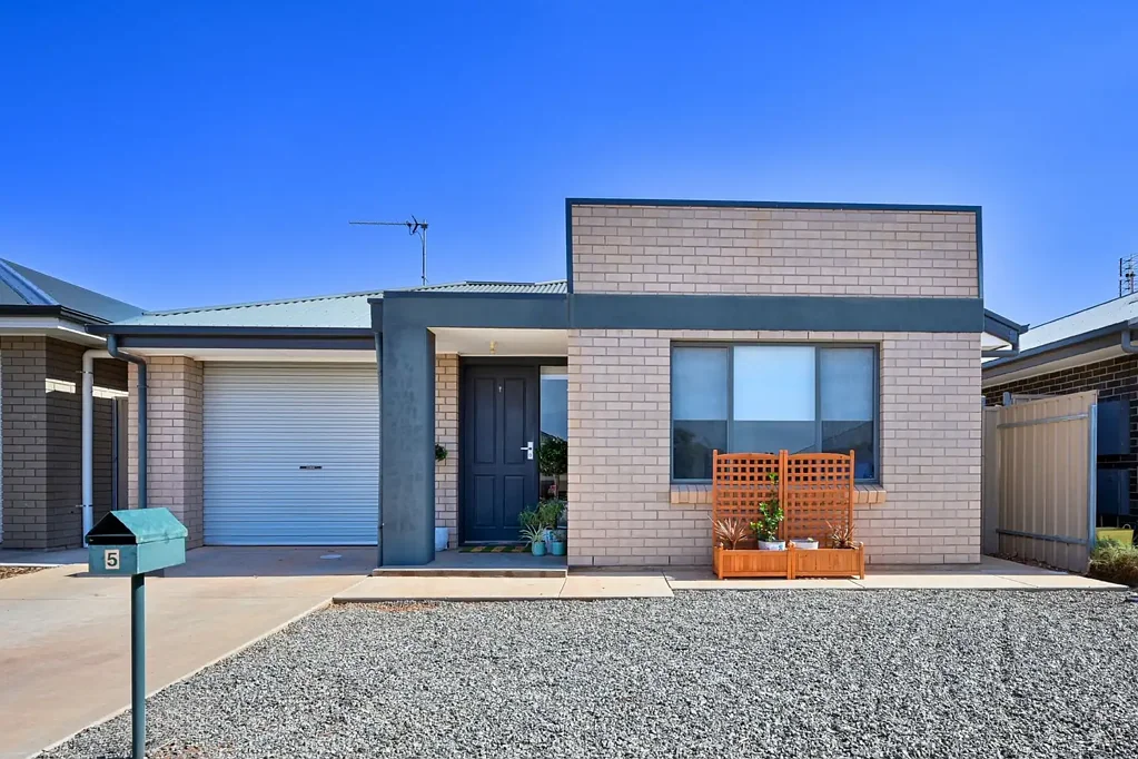 5 Gale Street, Whyalla Jenkins, SA 5609