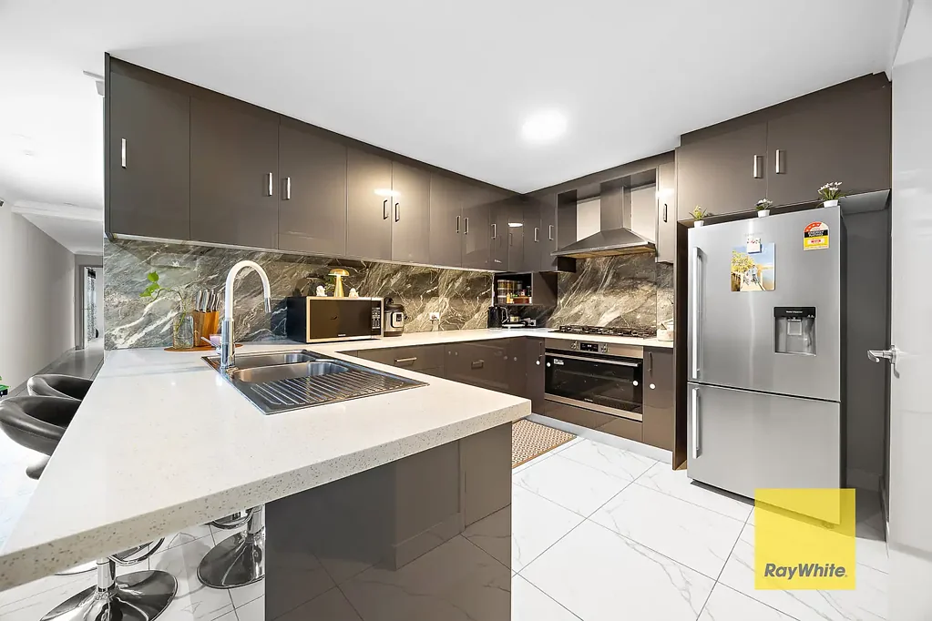 Thornlie 5침실 TWO Master Bedrooms in a Spacious Family Home with Modern Style and Endless Possibilities