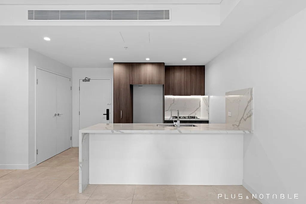 Castle Hill 现代生活，卓越停车与安全保障 Modern Living with Exceptional Parking & Security