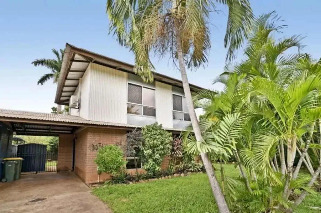 Charming & Convenient Living in Moulden