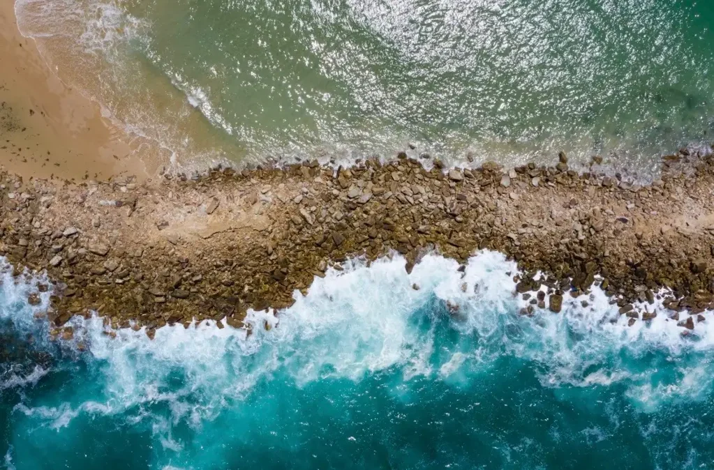 Caves Beach 4 Slaapkamer LUXURY BY THE SEA. Absolutely Striking Architect Design. Only 11 Homes from Oceanfront, & Easy Walk to Beaches. OPEN Saturday 11:45am - 12:15pm