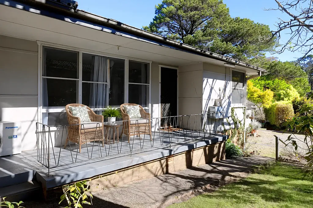 Katoomba 2房  LIGHT-FILLED SOUTH KATOOMBA UNIT IN PRIME LOCATION