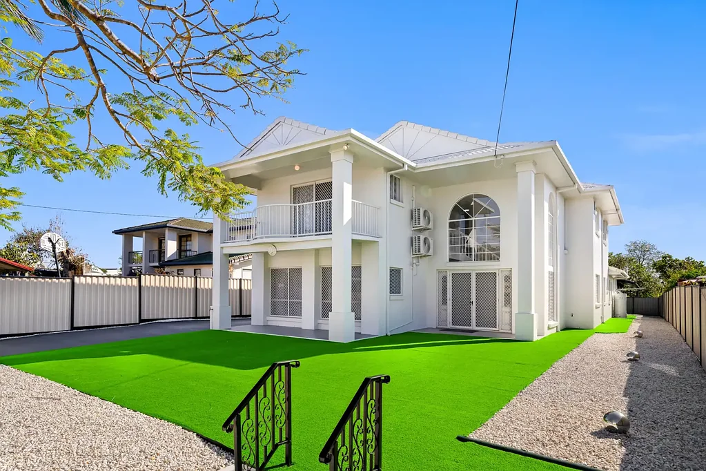 Darra 6Kwarto SOLD AT AUCTION by Leisa Le