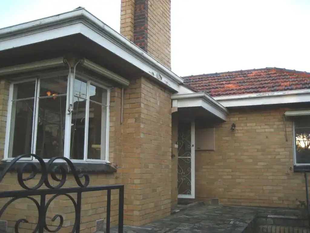 Walking Distance from Chadstone Shopping Centre!