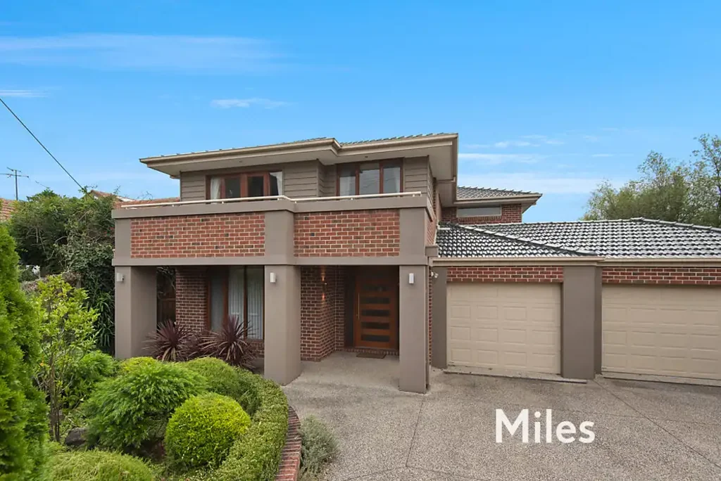 CHARMING RESIDENCE IN FANTASTIC LOCATION!