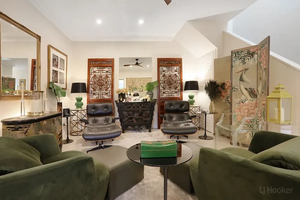 Coombabah 4Phòng ngủ PRICE REDUCED Superb Family Living with Dual Entertainment Zones!