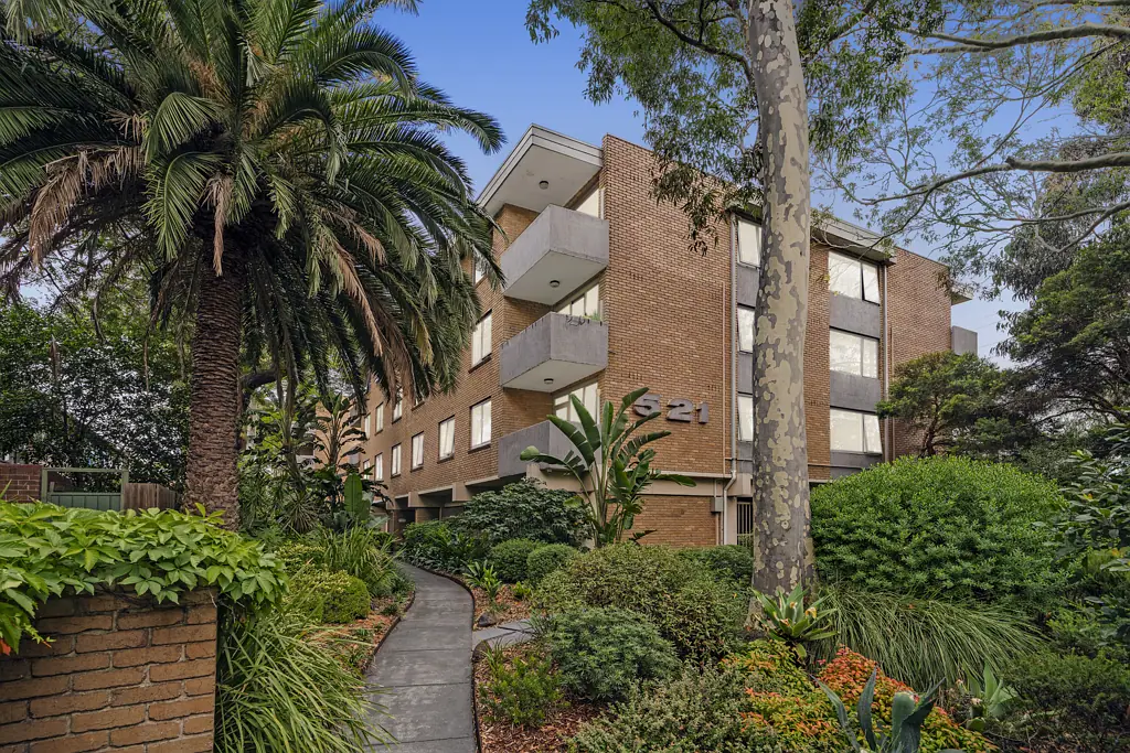 Parkville 2 Bedroom Elegant 2 bedroom apartment in Parkville ? a green oasis with city convenience