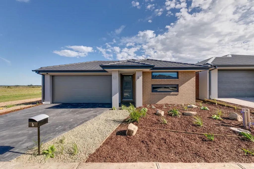 BEAUTIFUL SPACIOUS 4 BEDROOM HOME
