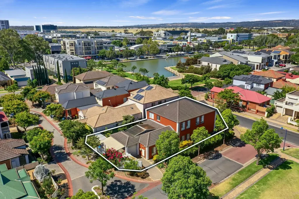 Mawson Lakes 6ห้องนอน When size & location matter!