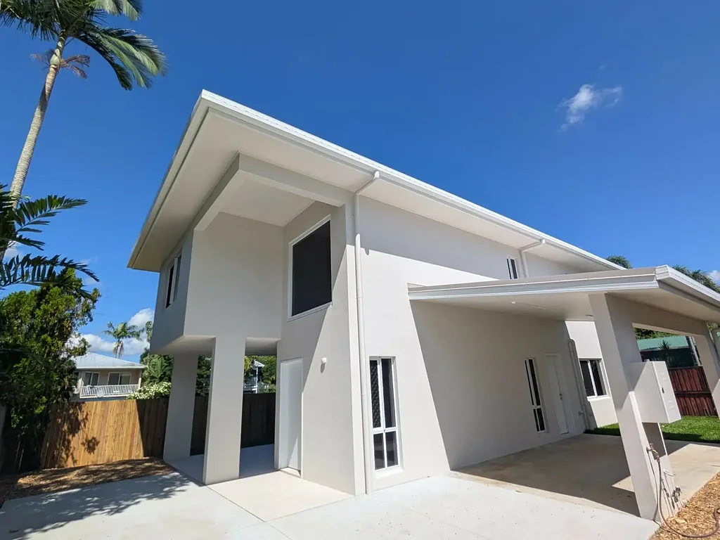 /// BREAK LEASE //// BRAND NEW STAND ALONE HOME !!!!