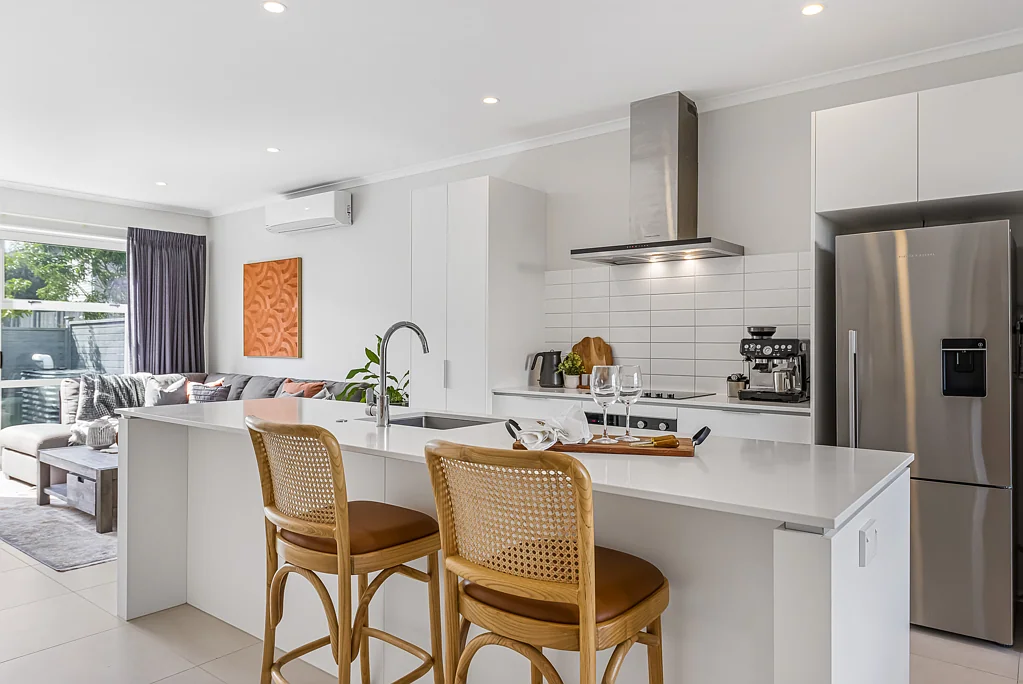 Whenuapai 3침실 Easy Care, Modern Flair