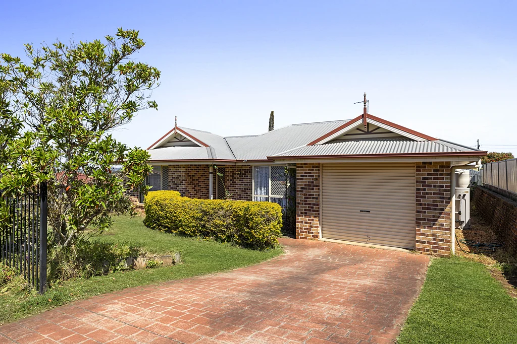 25 Lyness Court, Wilsonton Heights, QLD 4350