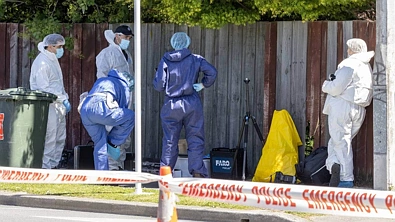 新西兰大学生家门口离奇身亡，死前曾撞窗