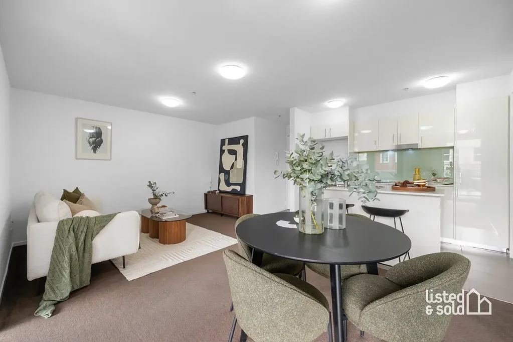 Glen Huntly 2房 Glen Huntly中心位置 时尚北向公寓 采光充足室内 私人阳台 步行生活便利 低维护现代生活 North-Facing Lifestyle Gem in Glen Huntly