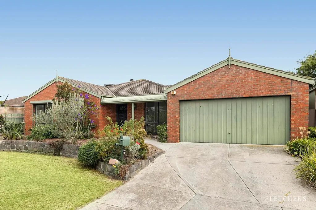 17 Broome Crescent, Cranbourne North, VIC 3977