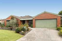 17 Broome Crescent, Cranbourne North