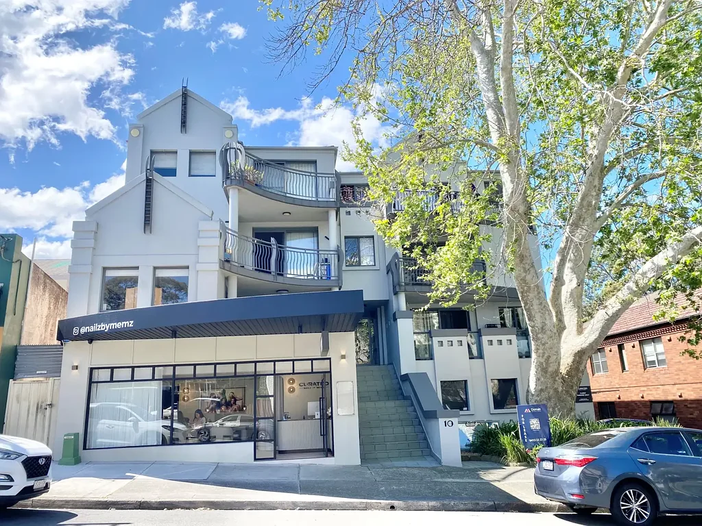 Rare 3 bed apartment close to amenities.