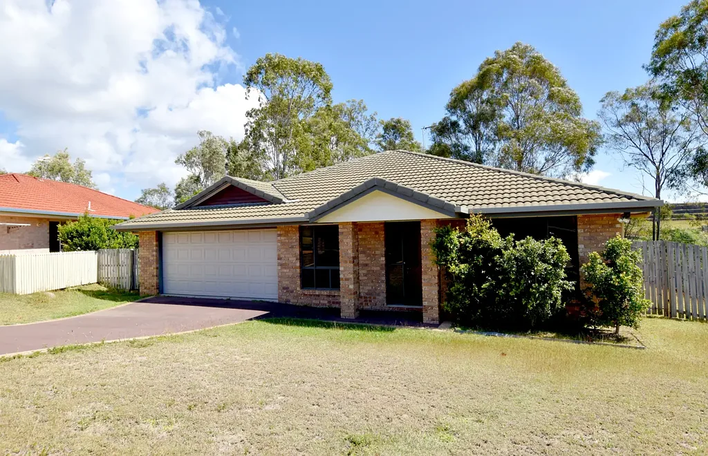 New Auckland 4 Slaapkamer INVESTOR ALERT - Spacious Family Home Backs Onto Bushland - Don't delay as it won't last!