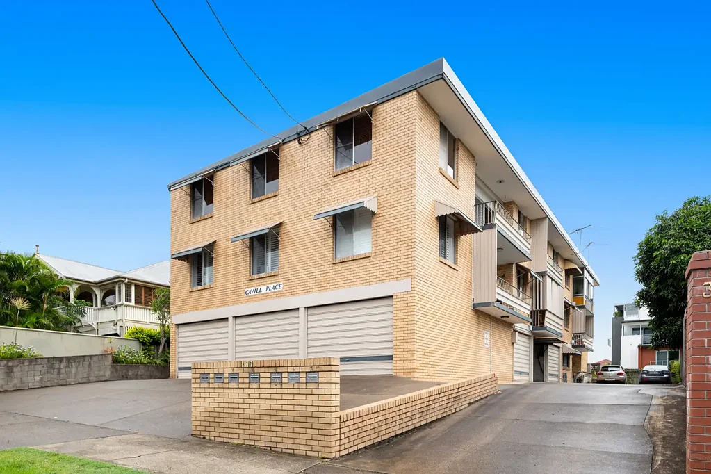 Coorparoo 3 Bedroom Spacious Three-Bedroom Living in a Boutique Coorparoo Complex