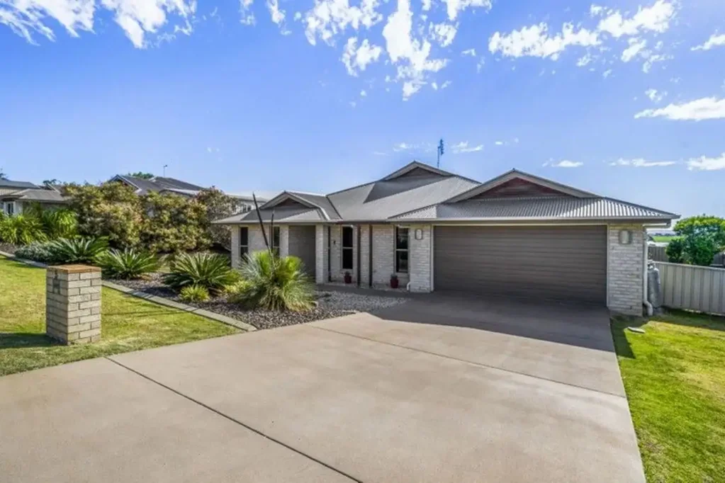Spacious Family Home in Westbrook