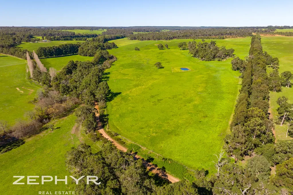 Chapman Hill Chapman Hill's Premier 50.69-Hectare Lifestyle Canvas